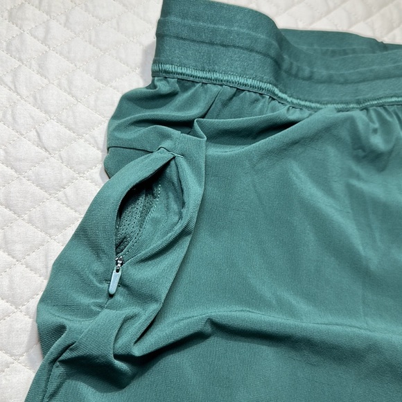 NIKE DRI Fit Running Athletic Short. Dark Green. Size Large Standard Fit. - Picture 6 of 10